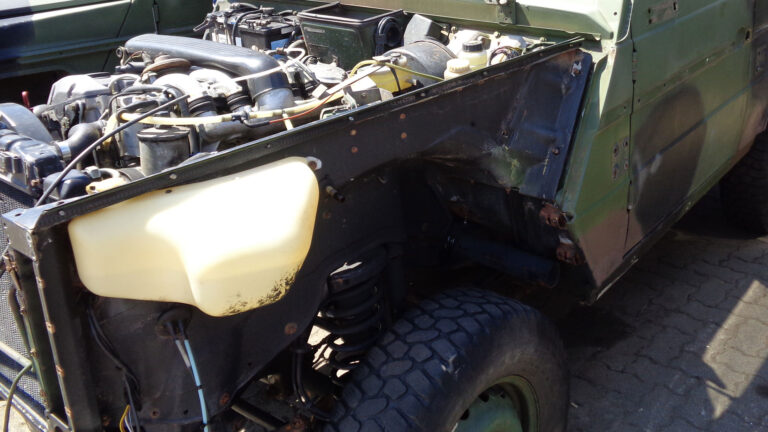Mercedes-Benz G 250 Wolf Fahrzeugzerlegung vor Restauration