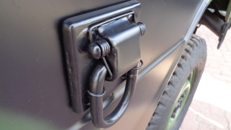 Mercedes Benz G 250 Wolf Luftlandehaken