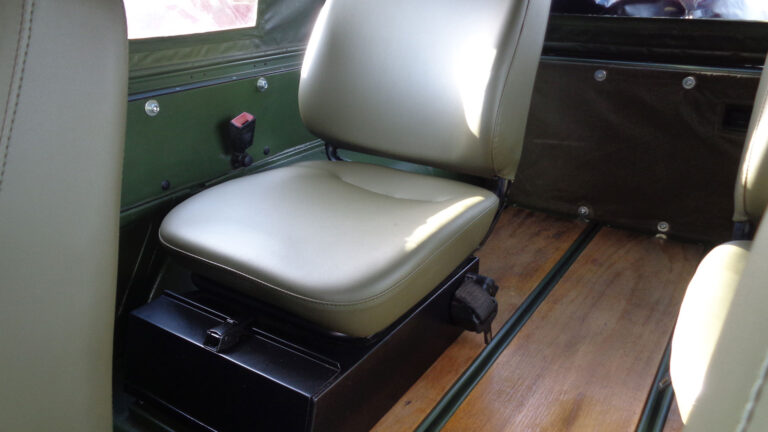 Mercedes Benz G 250 Wolf originaler Holzboden aufgearbeitet