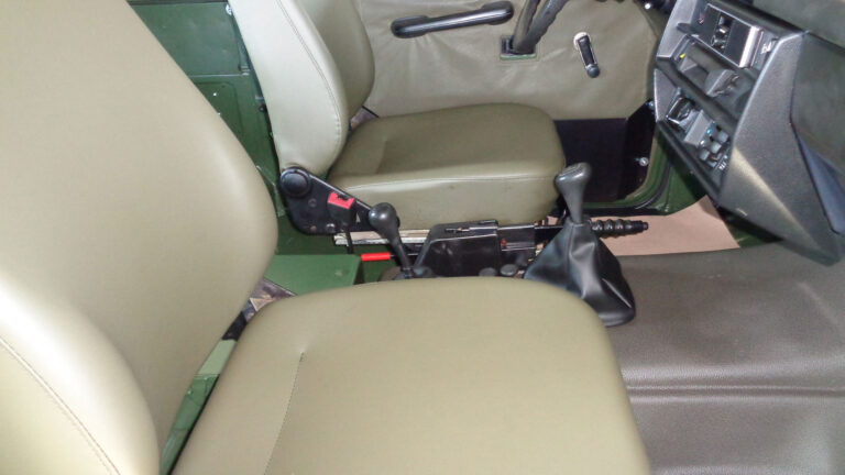 Mercedes Benz G 250 Wolf Sitze grau / neu bezogen